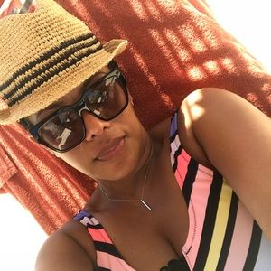 Meet your Posher, Yvette